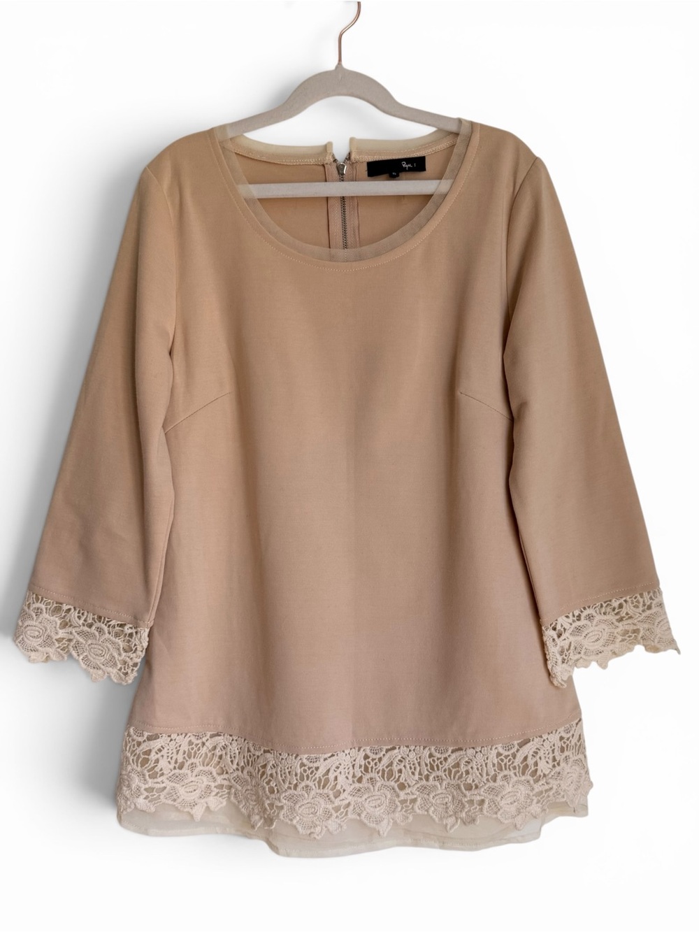 Anthropologie Ryu Beige Blouse with Cream Lace Trim, Small